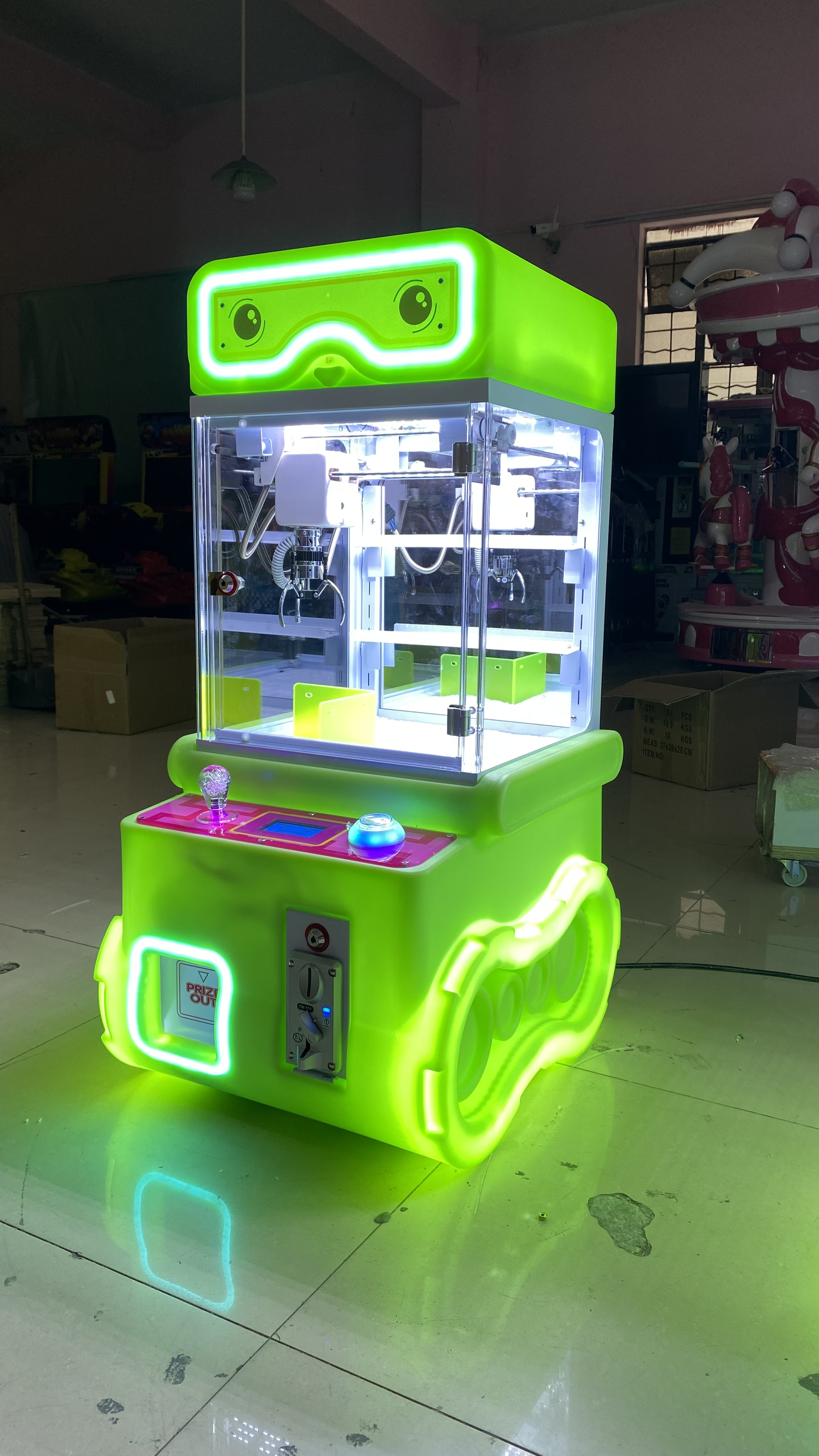 AMA Popular Toy Vending Machine Coin Operated Small Claw Machine Mini Claw Crane Machine For Kids