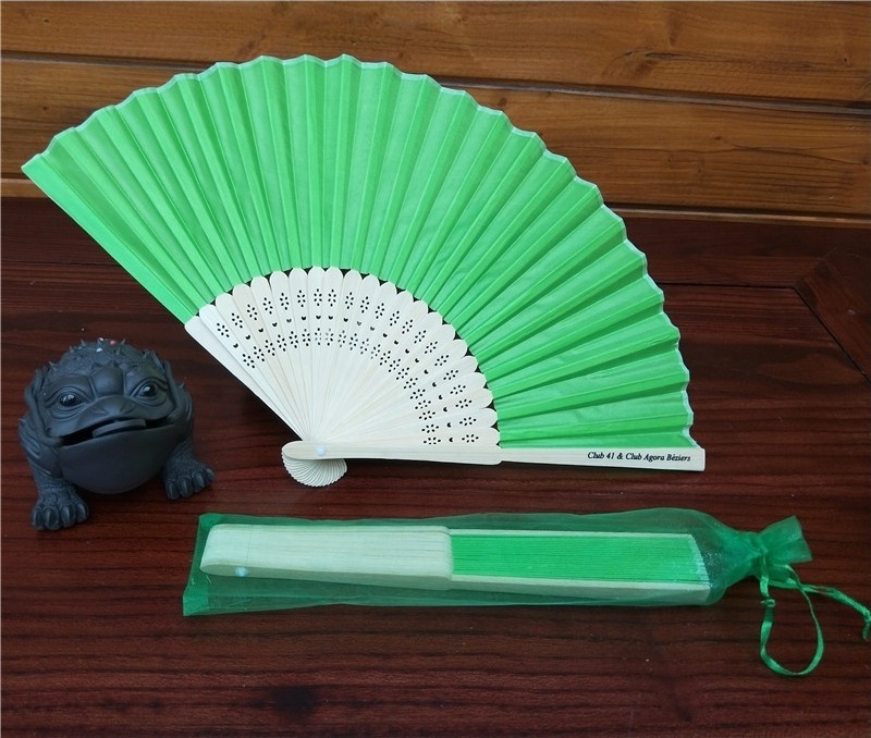 Chinese Personalized Bamboo Folding Hand Fan Guest Giveaways Wedding Favors Gift Silk Fan With Organza Bag