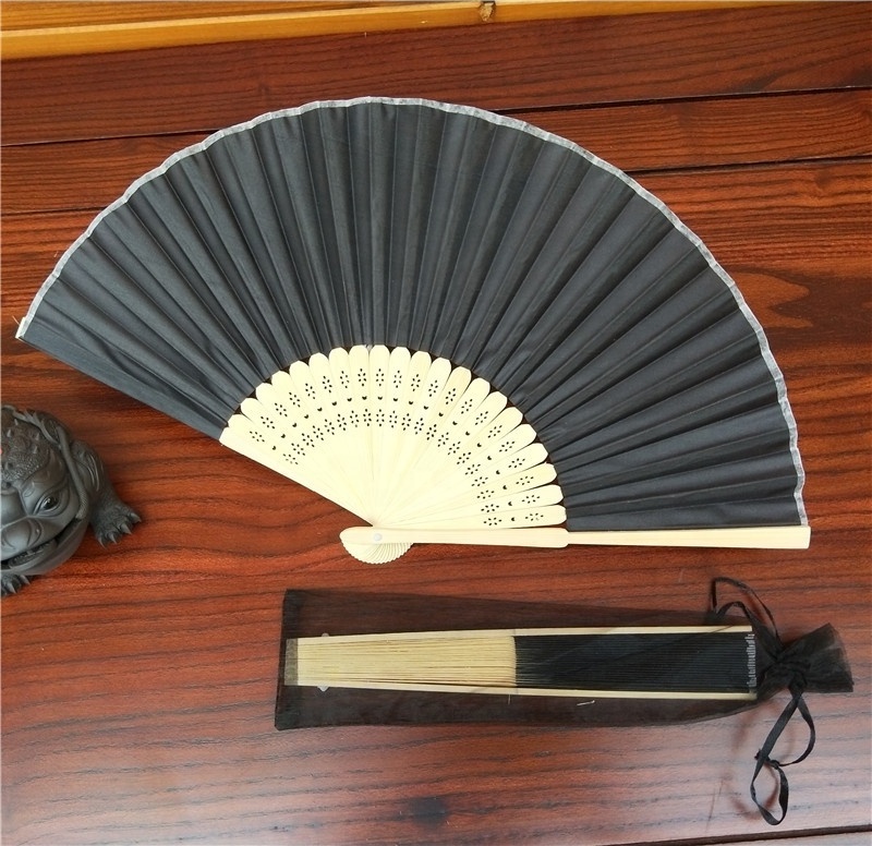 Chinese Personalized Bamboo Folding Hand Fan Guest Giveaways Wedding Favors Gift Silk Fan With Organza Bag