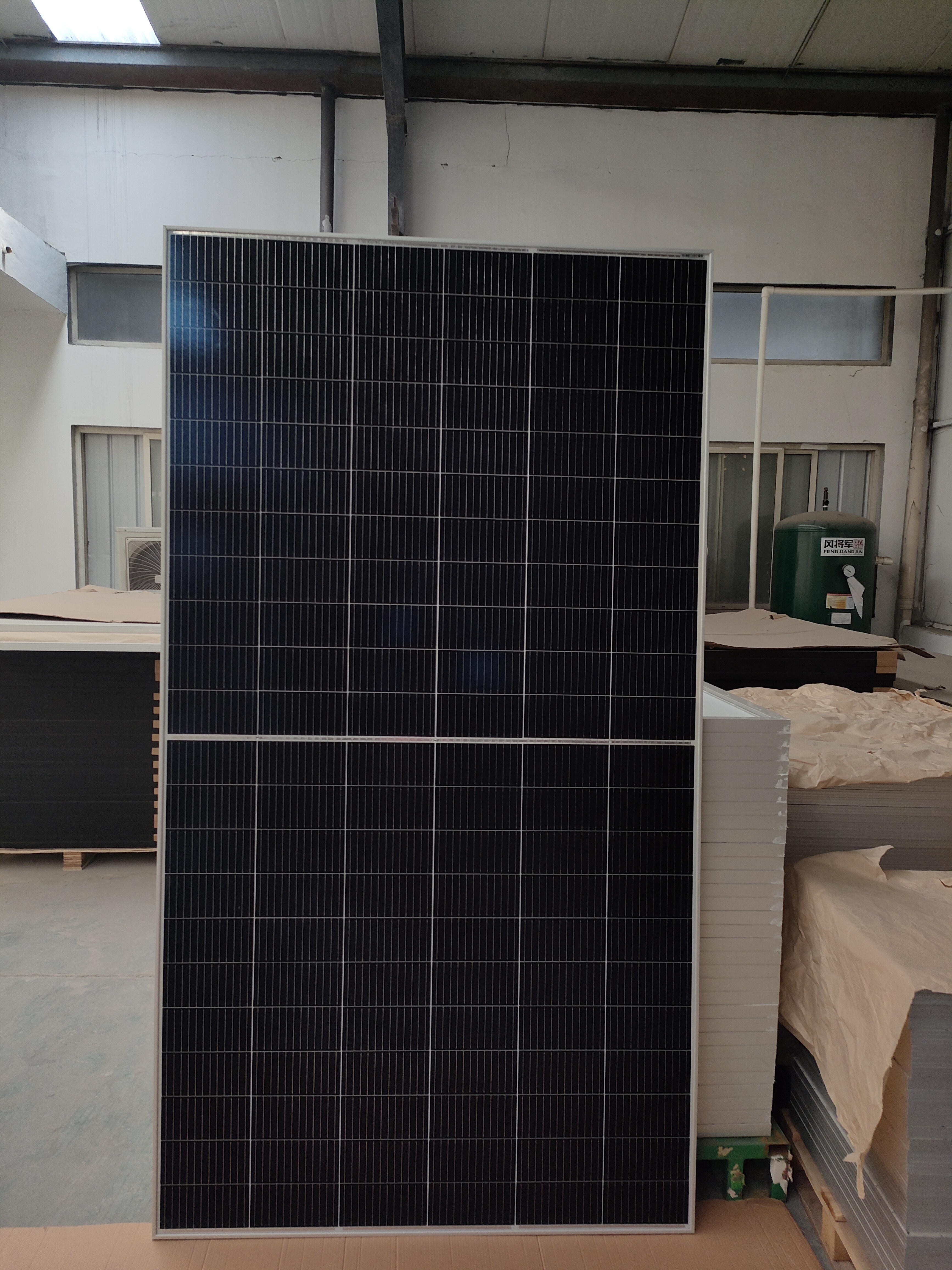 New technology 600W 650W 700W 710W 800W 1000W half cell mono solar panels for sale