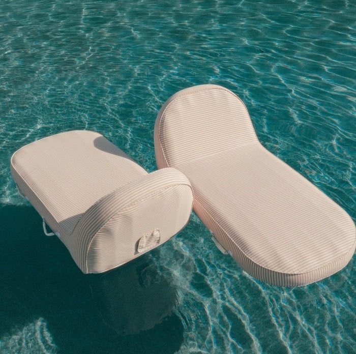 LUXURY Sunbathing pool loungers with puncture-resistant PVC lining and waterproof cotton fabric for worry-free sunbathing.