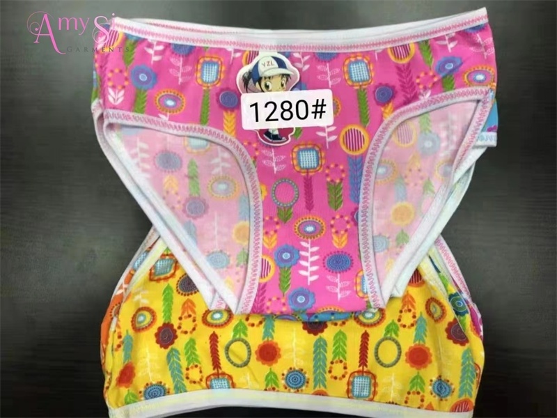 Wholesale Little Girls' Comfortable Flora Brief Thongs Breathable and Lightweight Panties for Kids Aged 3 Years