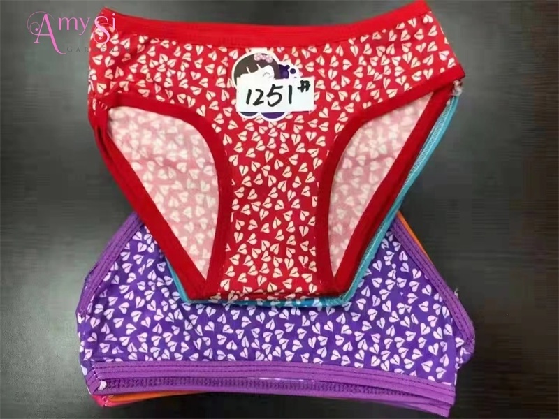 Wholesale Little Girls' Comfortable Flora Brief Thongs Breathable and Lightweight Panties for Kids Aged 3 Years