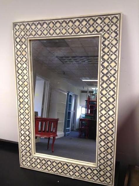 Decorative customized Good quality luxurious  Handcrafted 100% natural  wood bone inlay mirror frame for decoration from India.