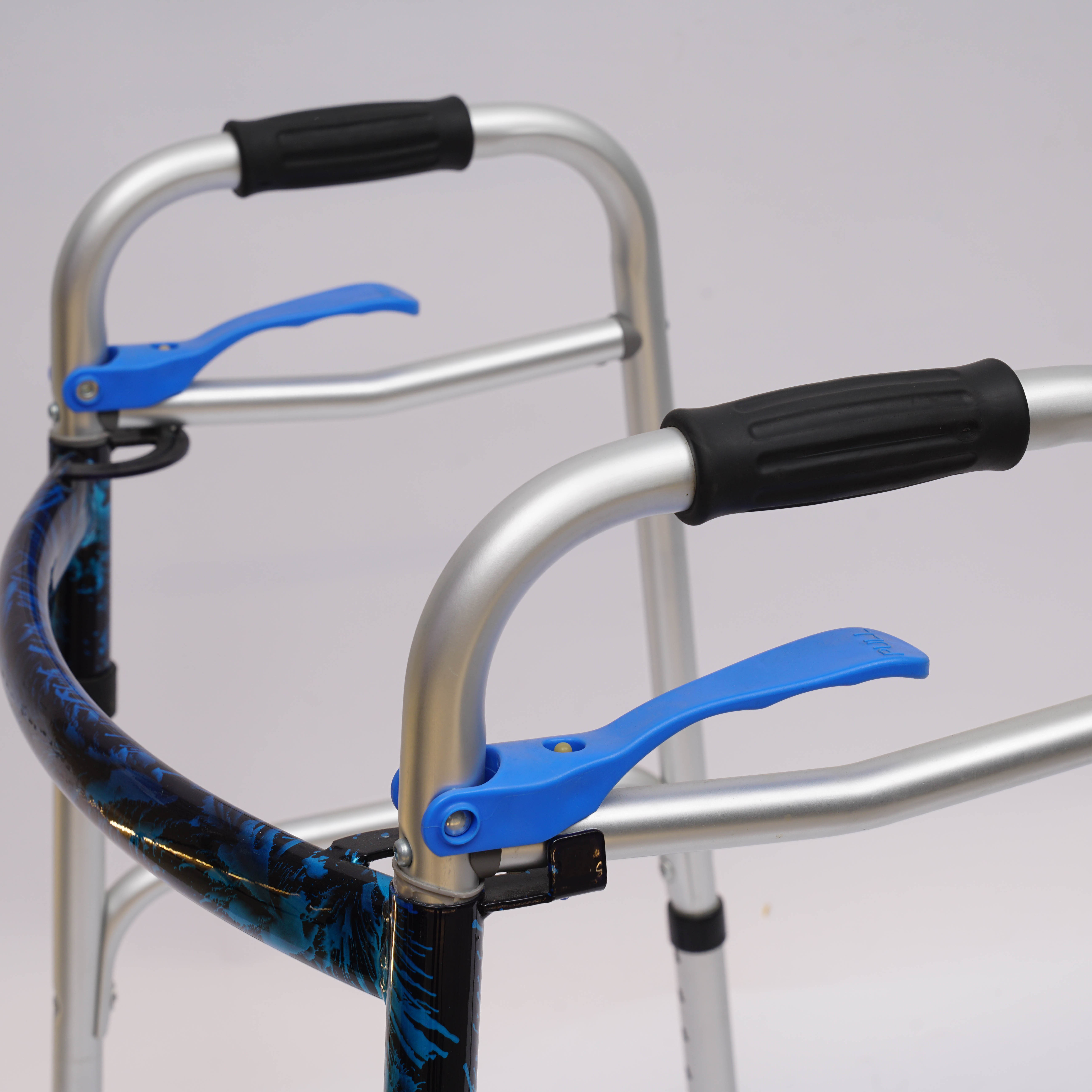 Adjustable Aluminum Lightweight Folding Walker Upright Forearm Rollator For Elderly People