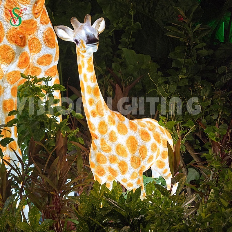 Outdoor Life Size Giraffe Deer Wild Animal Statue with Light for Zoo and Amusement Park Decoration