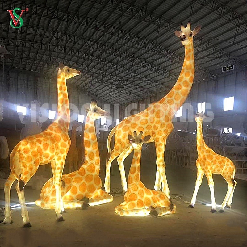 Outdoor Life Size Giraffe Deer Wild Animal Statue with Light for Zoo and Amusement Park Decoration