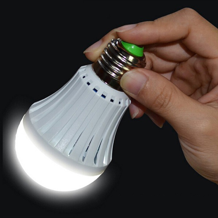 Energy-saving 5W LED rechargeable emergency bulb with led remote controller