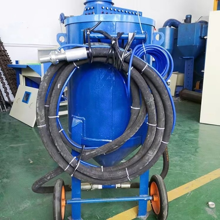 Factory directly sale Equipped With Sandblasting Hoppers Water Sand Blasting Machine