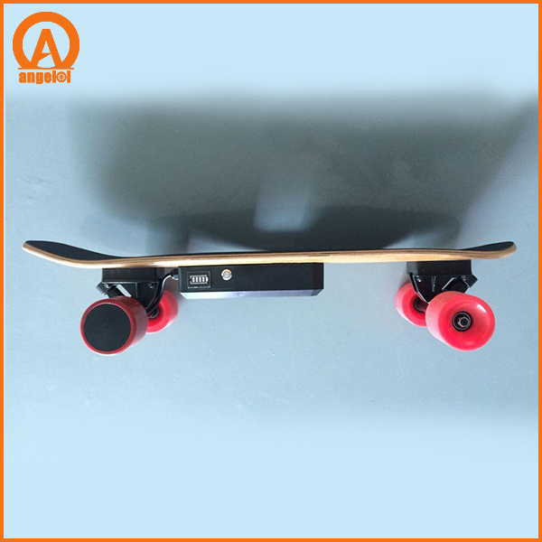 New Smart electric skateboard 4 wheel electric skateboard Light weight easy carrying