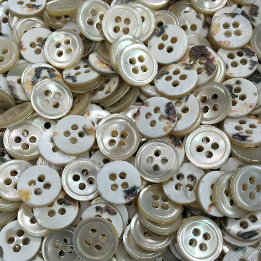 High-End Women's Shirts Customized Logo 1 Inch 4 Hole River Shell Buttons Natural Crafts Carved Love Theme Wholesale Price/kg