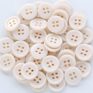 High-End Women's Shirts Customized Logo 1 Inch 4 Hole River Shell Buttons Natural Crafts Carved Love Theme Wholesale Price/kg