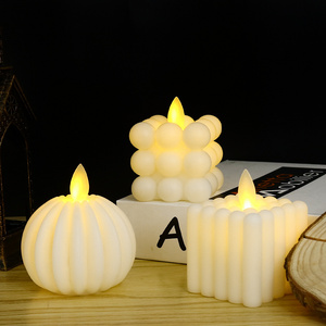 Holding electronic candles in hand, performing swinging simulation paraffin LED candle lights, birthday graduation season, weddi