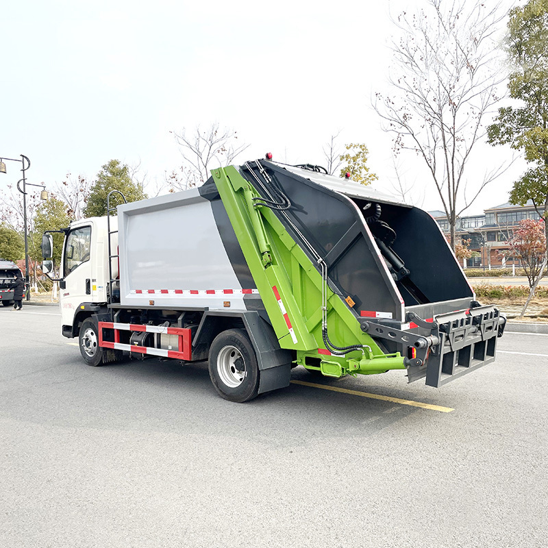 China SINOTRUK HOWO new or used 4*2 sanitation compressed garbage truck for good sale