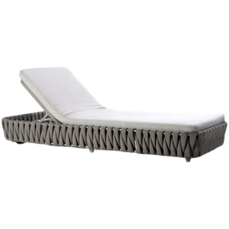 Modern Outdoor Bed Lounger Thick Rattan/Wicker Cushion for Villa Park Courtyard or Exterior Application