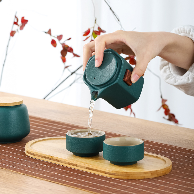 7 in 1 Chinese Kung Fu Travel Tea Set A pot With Two Cups Hot Sells Customized Tea Cups Ceramic Portable Tea