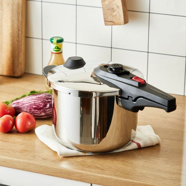 High Quality Home and Kitchen Use Stainless Steel Pressure Cooker with Bakelite Handle for Safety Gas and Induction Use