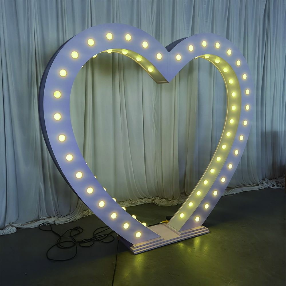 Hot Sale Golden PVC Acrylic Heart Shaped LED Wedding Decorations Backdrop Centerpieces Arches Golden Decorative Background Frame