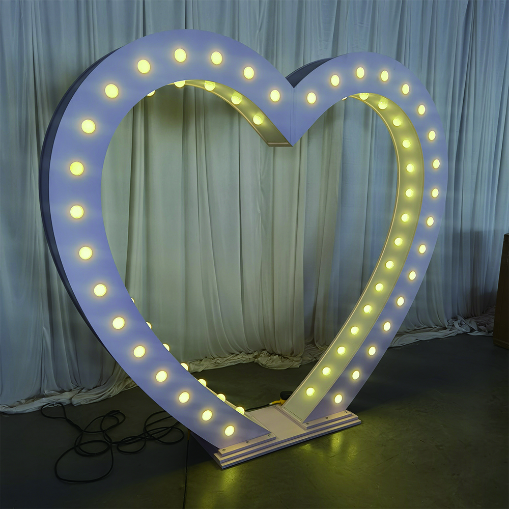 Hot Sale Golden PVC Acrylic Heart Shaped LED Wedding Decorations Backdrop Centerpieces Arches Golden Decorative Background Frame