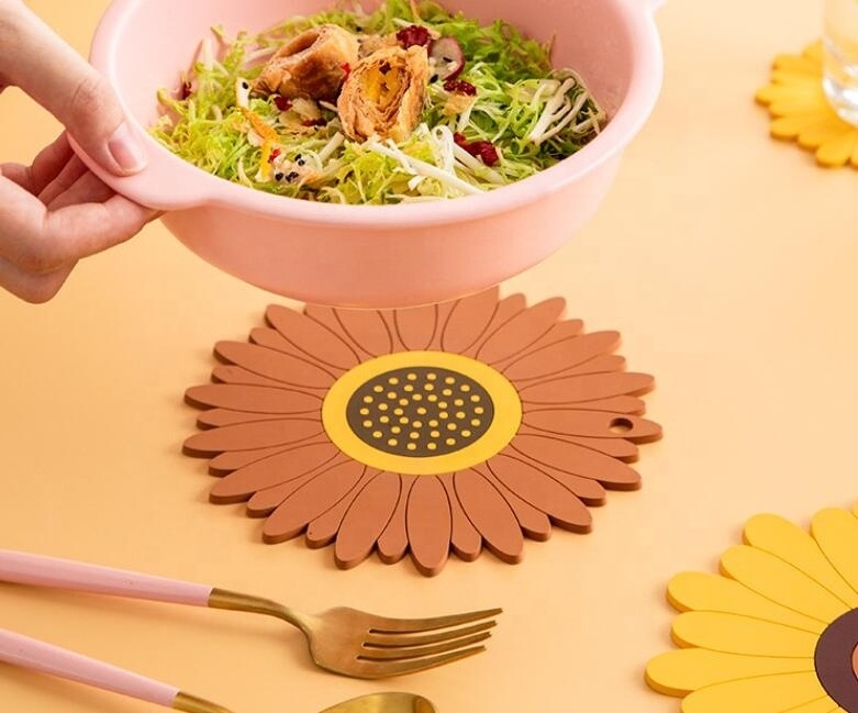 PVC Sunflower Hot Pot Holder Hot Pads for Table Soft Rubber Multi Use Trivets for Pots Hot Dish Non Slip Coasters Trivet Mat