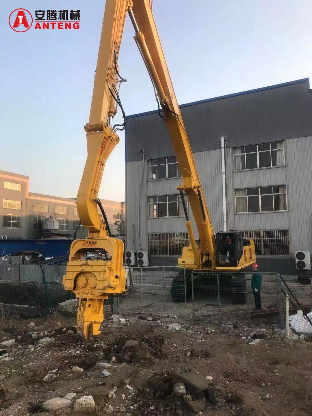 powerful hydraulic excavator mounted vibratory hammer driving sheet pile and concrete pile