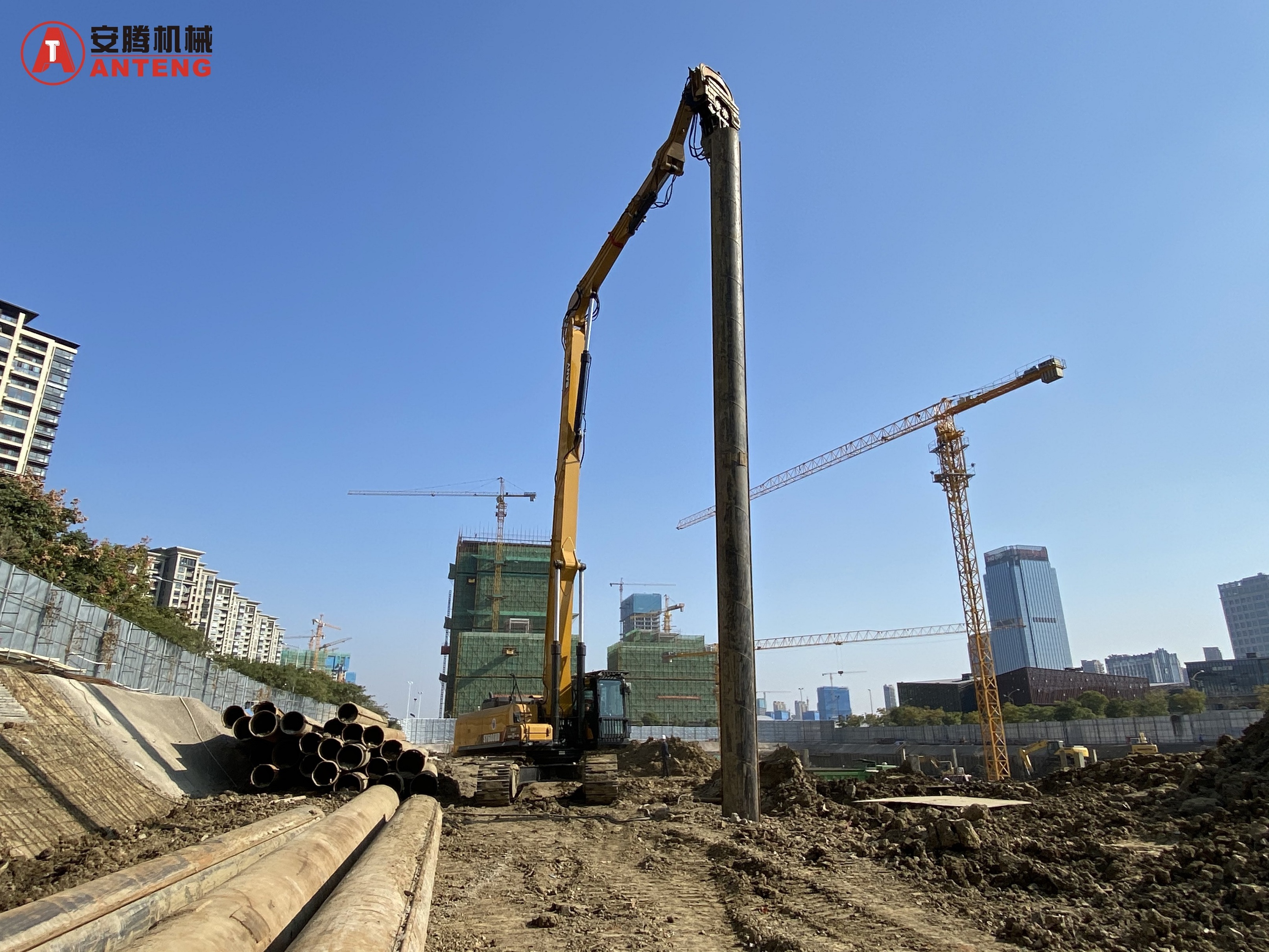 powerful hydraulic excavator mounted vibratory hammer driving sheet pile and concrete pile