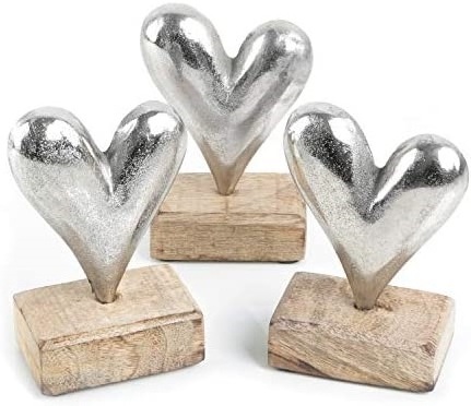 Alumniniuim Heart Wooden Sculpture For Home Office Hotel Table Top Decor Usage Wooden Ornament Sculpture In Wholesale Price