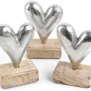 Alumniniuim Heart Wooden Sculpture For Home Office Hotel Table Top Decor Usage Wooden Ornament Sculpture In Wholesale Price