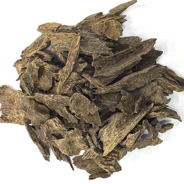 100% Pure Oudh Agarwood Essential Oil Wholesale Manufacturer