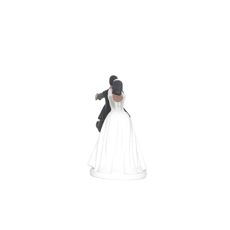 Custom made resin bride and groom couple Figurine cake toppers for wedding decoration