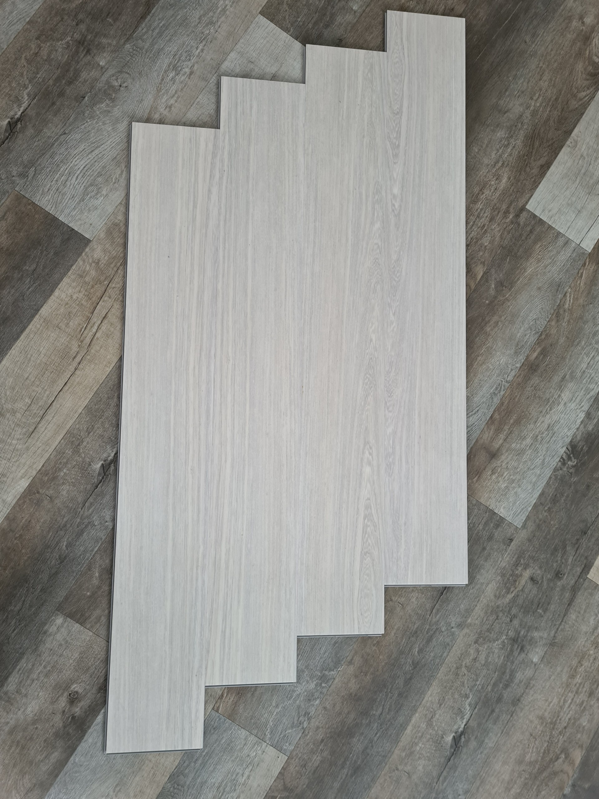 Luxury Vinyl/SPC/Stone Plastic Composite LVT Plank Flooring Sheet Peel And Stick Waterproof Laminate Vinyl Flooring 5mm