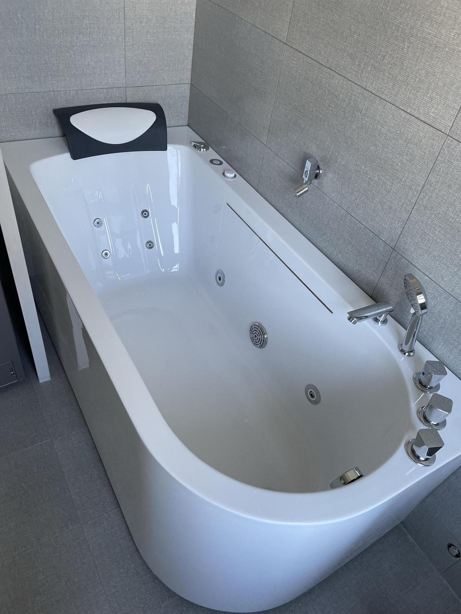 Whirlpool Bath Tub Apollo Hydro Massage Bathtub Computer Controlled Massage Bathtub With Function