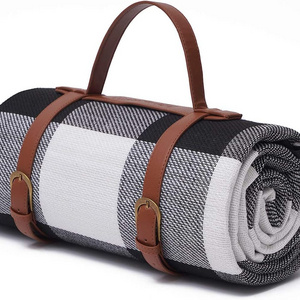 Easy to Clean Outdoor Waterproof Mat Picnic Blanket Straw Sitting Pad With Leather Handle