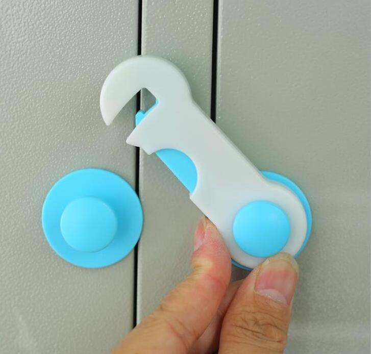 Hot Selling Child Baby Fridge Door Cupboard Cabinet Pin Plastic Magnetic Safety Lock