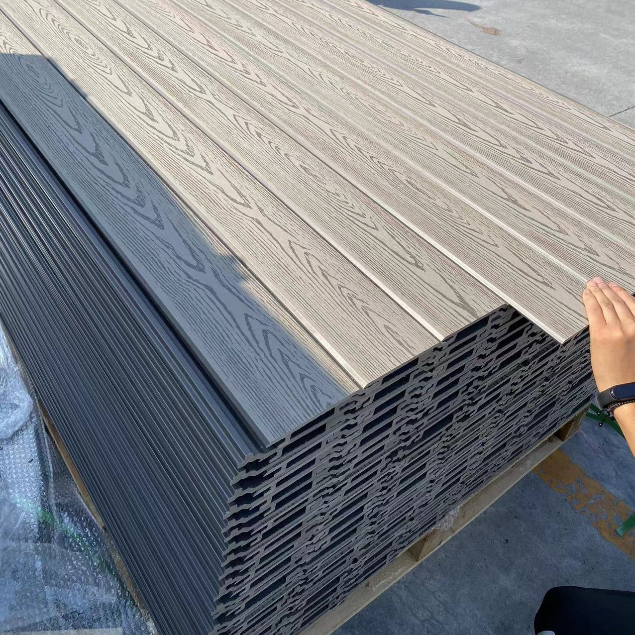 WPC wall decking outdoor wall cladding plastic wood 3D embossed decking composite wainscoting