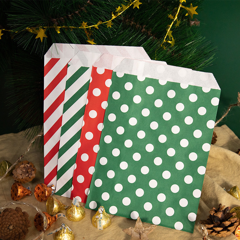 Wholesale YJC-p01 24 Pcs/ Set Christmas Candy Bag Red And Green Polka Dot Twill Kraft Paper Bag With Stickers