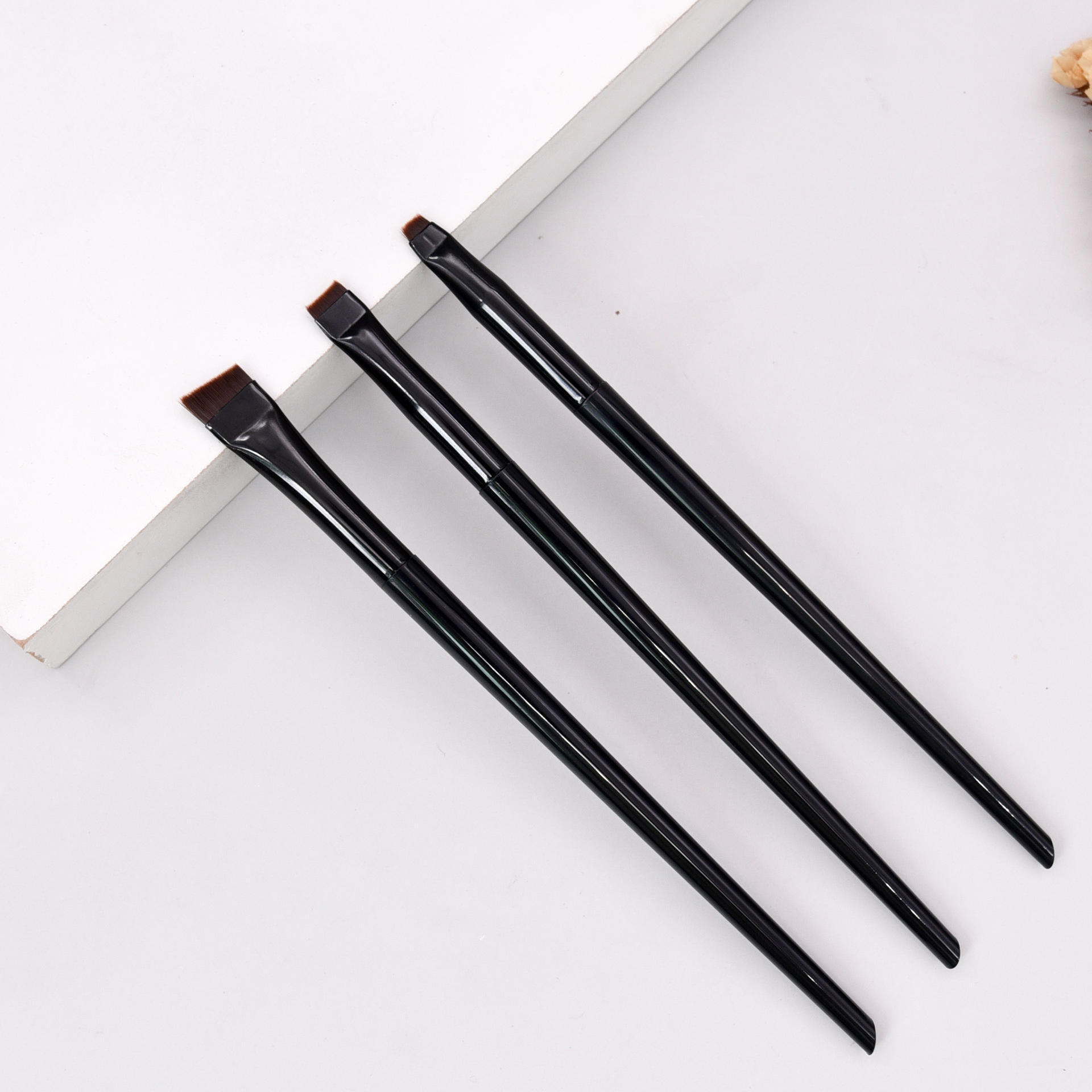 Wholesale Private Label Angled Eye Liner Eyeliner Brow Eyebrow Brush Flat Top Trending Single Slanted Angle Liner Brow Brush