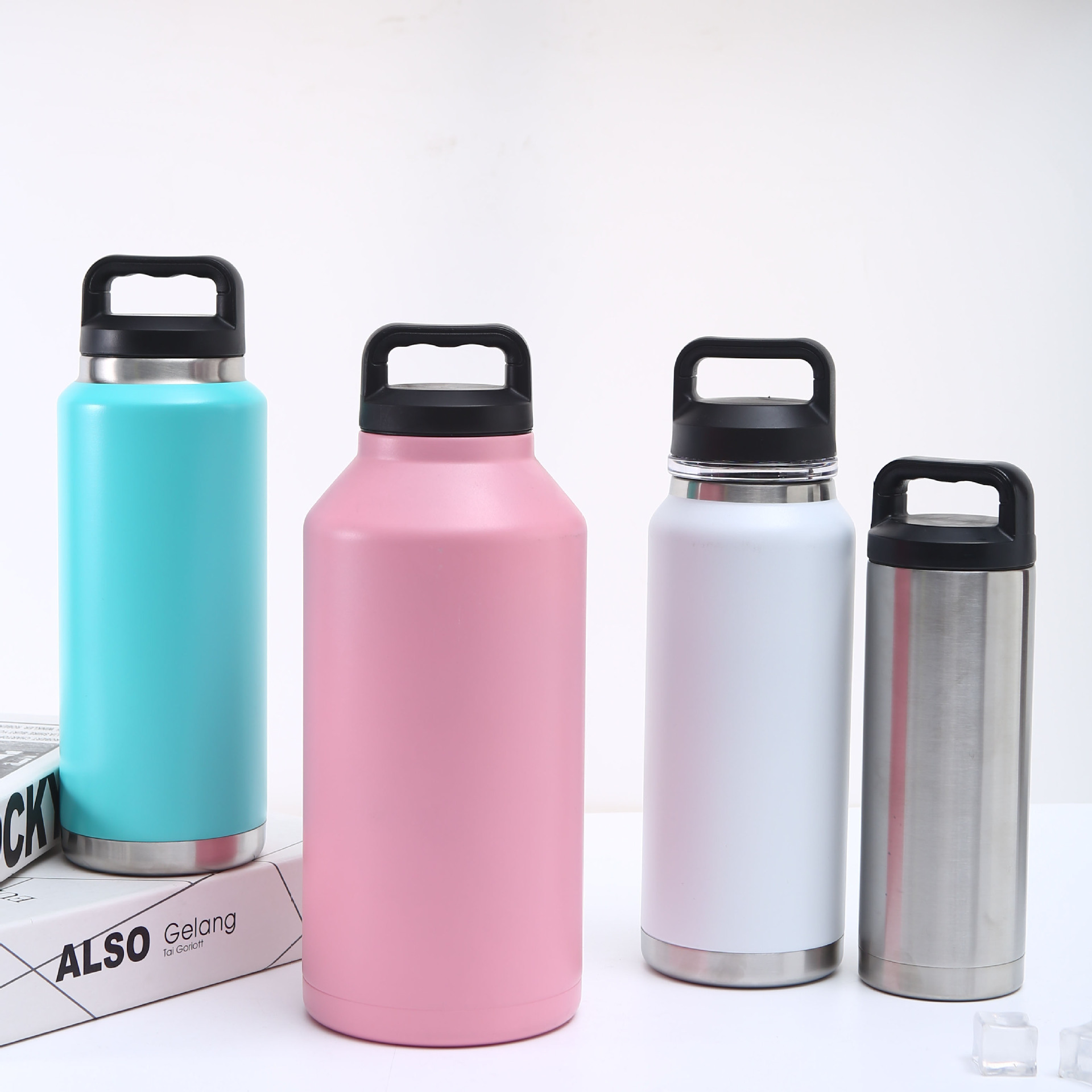 Wholesale Thermos Yetys 18/36/64 0z Coolers Tumblers Vacuum Insulated Stainless Steel Water Bottle with chug lid