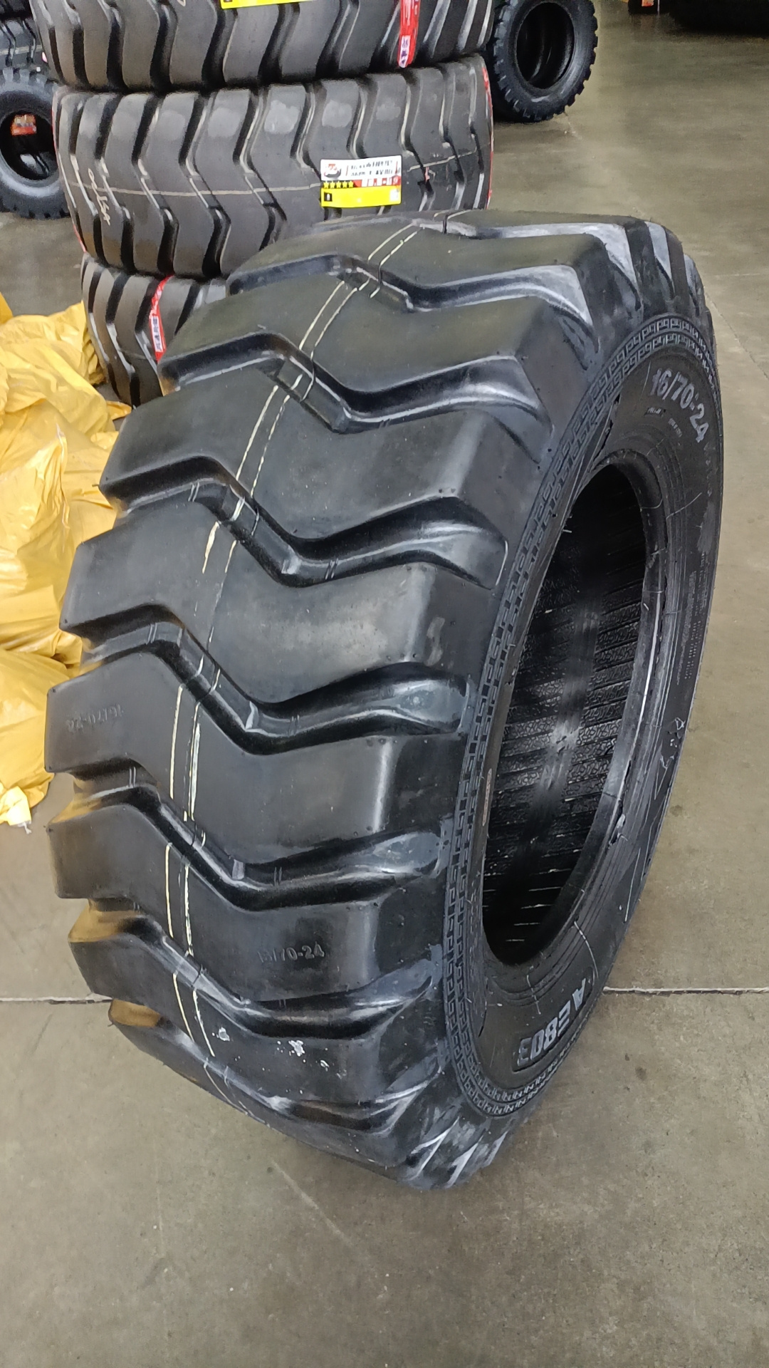 22.5 size China Tyre  llantas  truck tyres 11R22.5 12R22.5 295/80R22.5