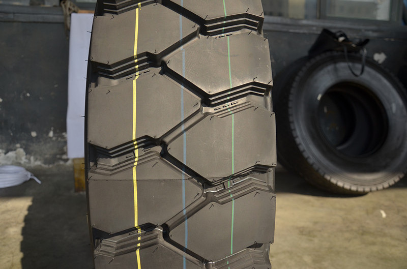 Good price durable tires for trucks overweight Off Road truck tire 900 20 12.00R20