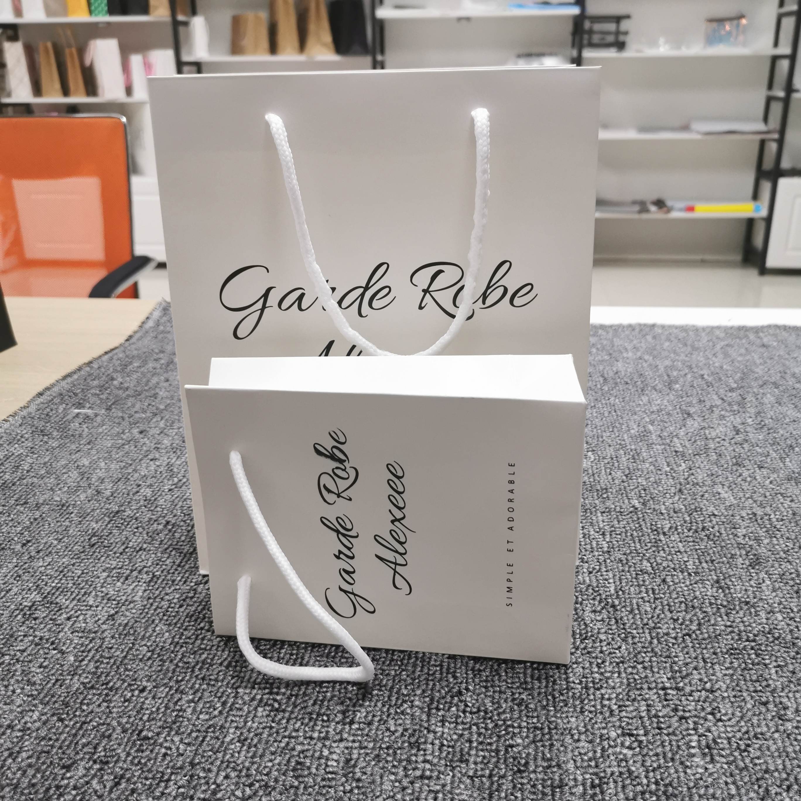 Wholesale cheap price custom logo white mini small luxury paperbag fancy favor wedding door paper gift bag with ribbon handles