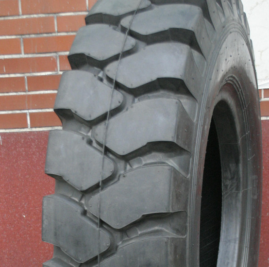 EXCAVATOR TYRE 10.00-20 11.00-20