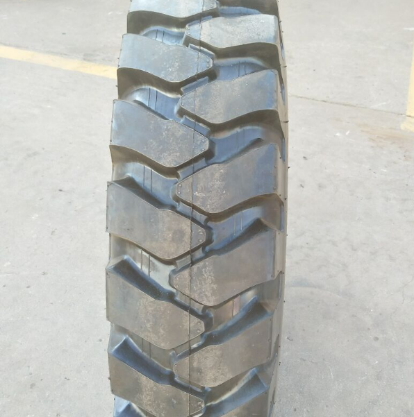 EXCAVATOR TYRE 10.00-20 11.00-20