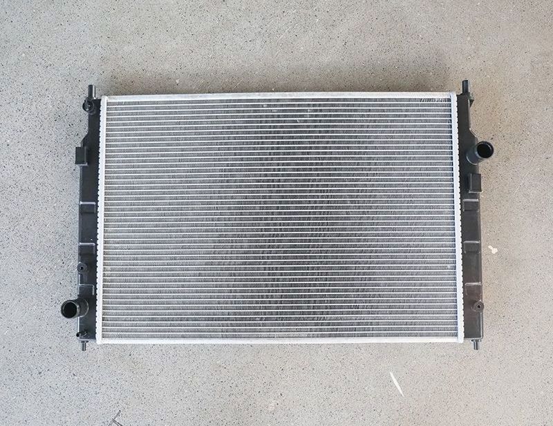 Factory Outlet Geely Emgrand Ec7 Auto Parts 1066002732 Water Tank 1.3t Cvt Radiator