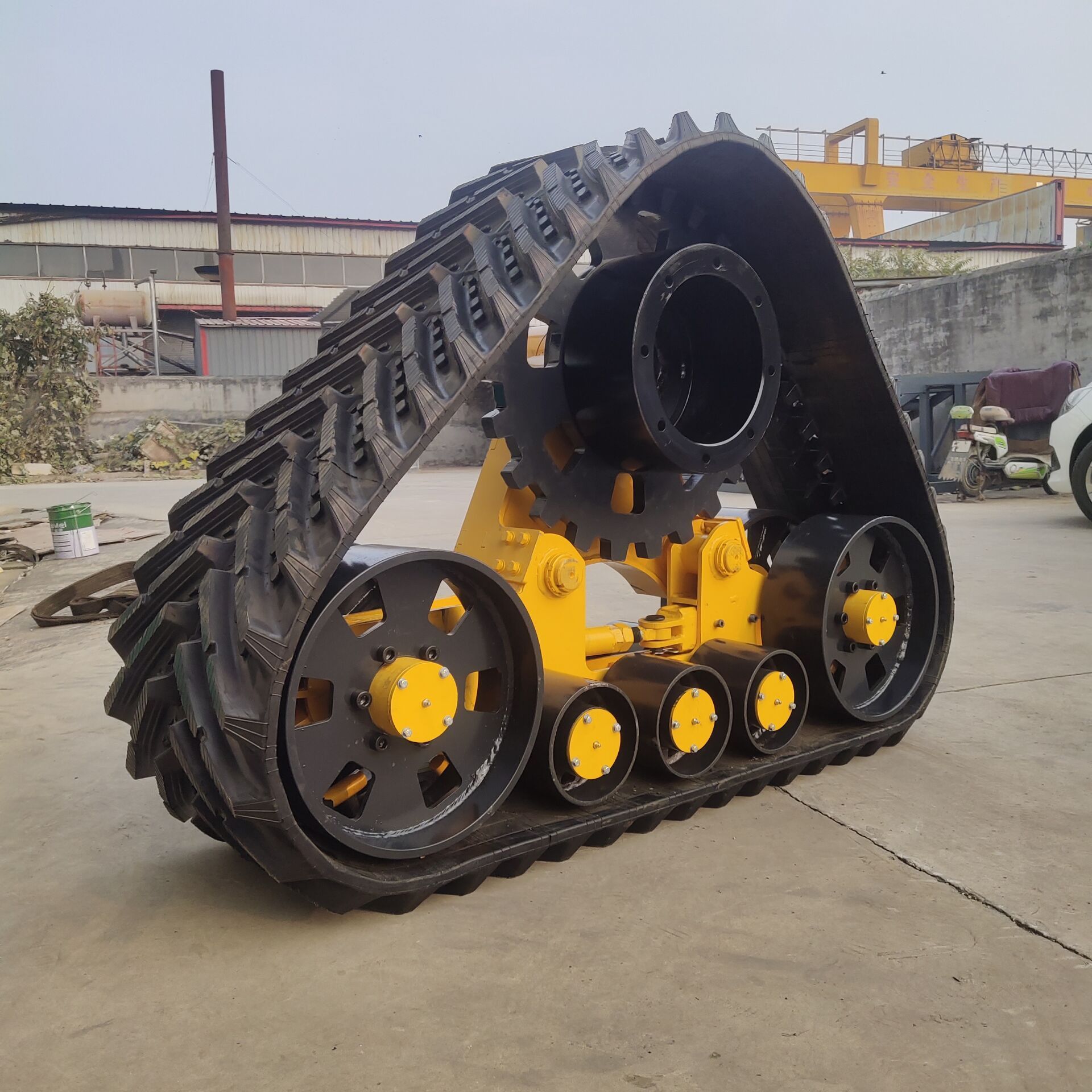 China high-quality chassis remote control crawler rubber track vehicle chassis platform system