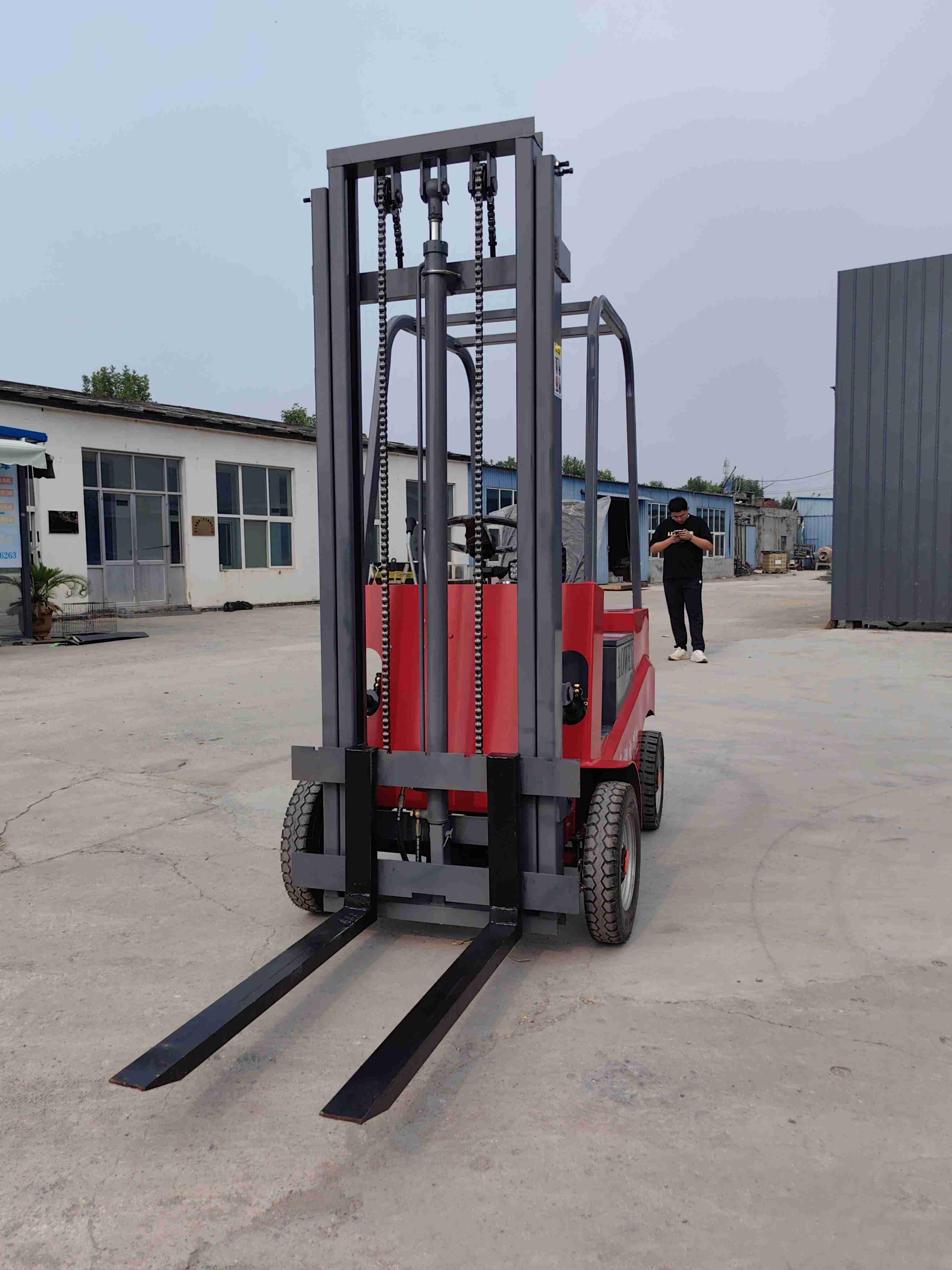 china factory small mini electric forklift small loader 2 ton 1 ton use for warehouse farm lift for sale