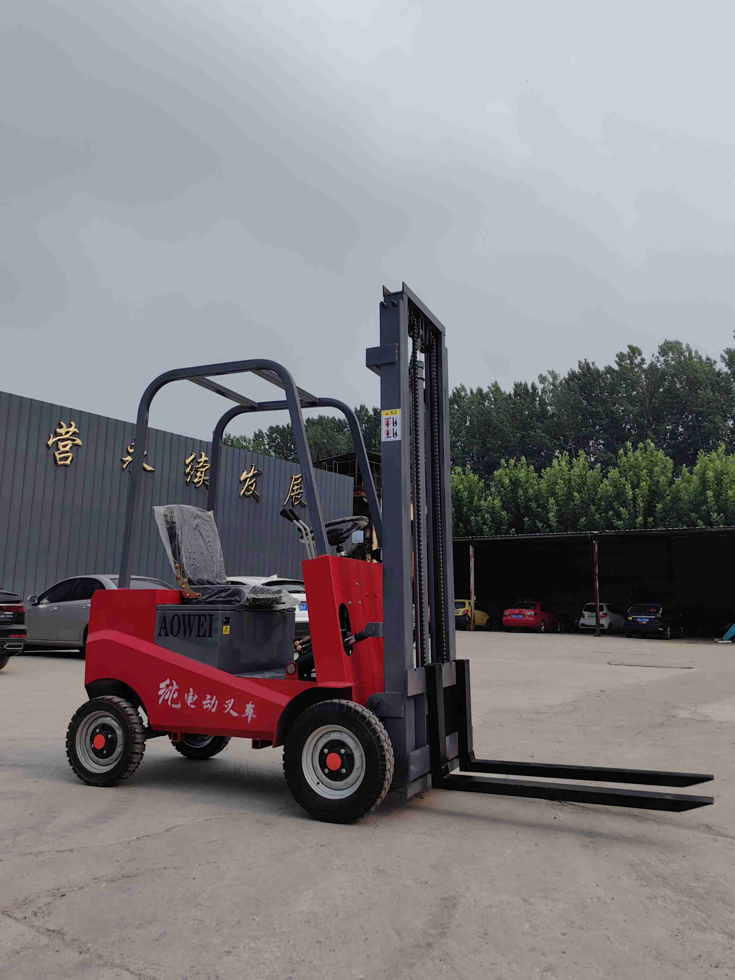 china factory small mini electric forklift small loader 2 ton 1 ton use for warehouse farm lift for sale