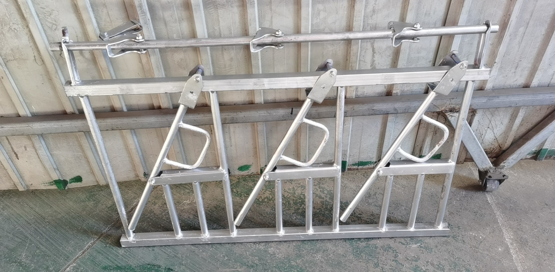 galvanized used cow headlocks for sale