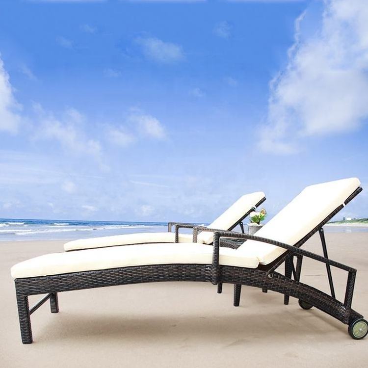 Modern Patio Wicker Poolside Sunbed Outdoor Rattan Aluminum Chaise Lounge Sun Loungers with Wheels