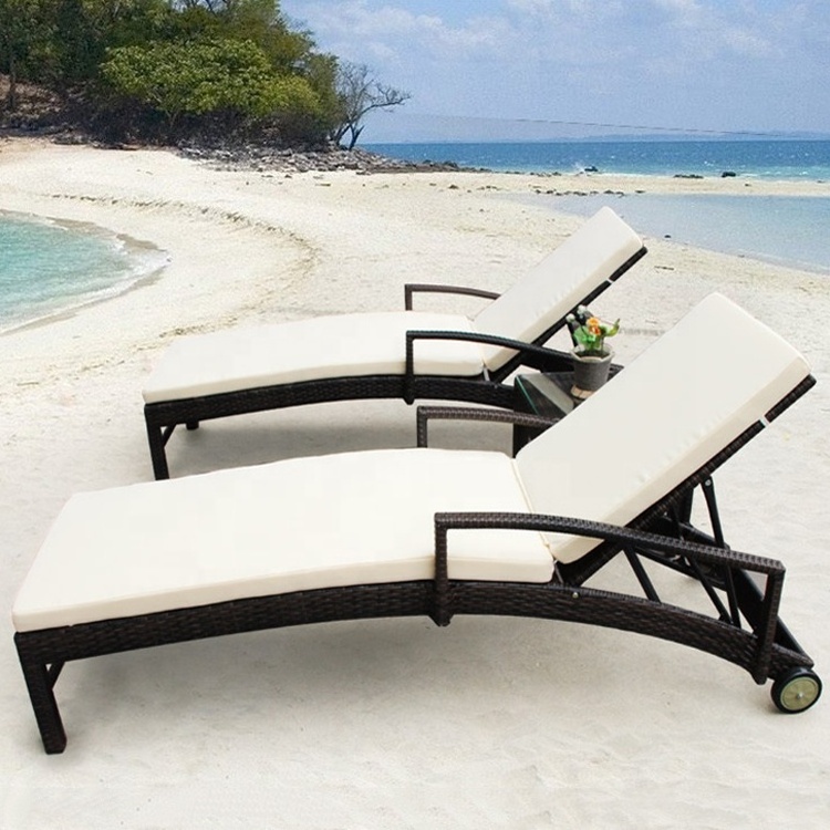 Modern Patio Wicker Poolside Sunbed Outdoor Rattan Aluminum Chaise Lounge Sun Loungers with Wheels